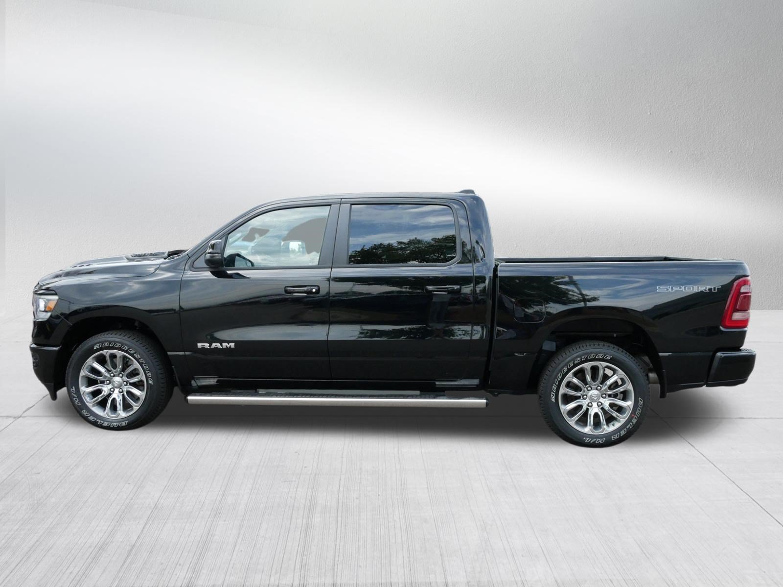 Used 2023 RAM 1500 Laramie AWD/4WD image 4