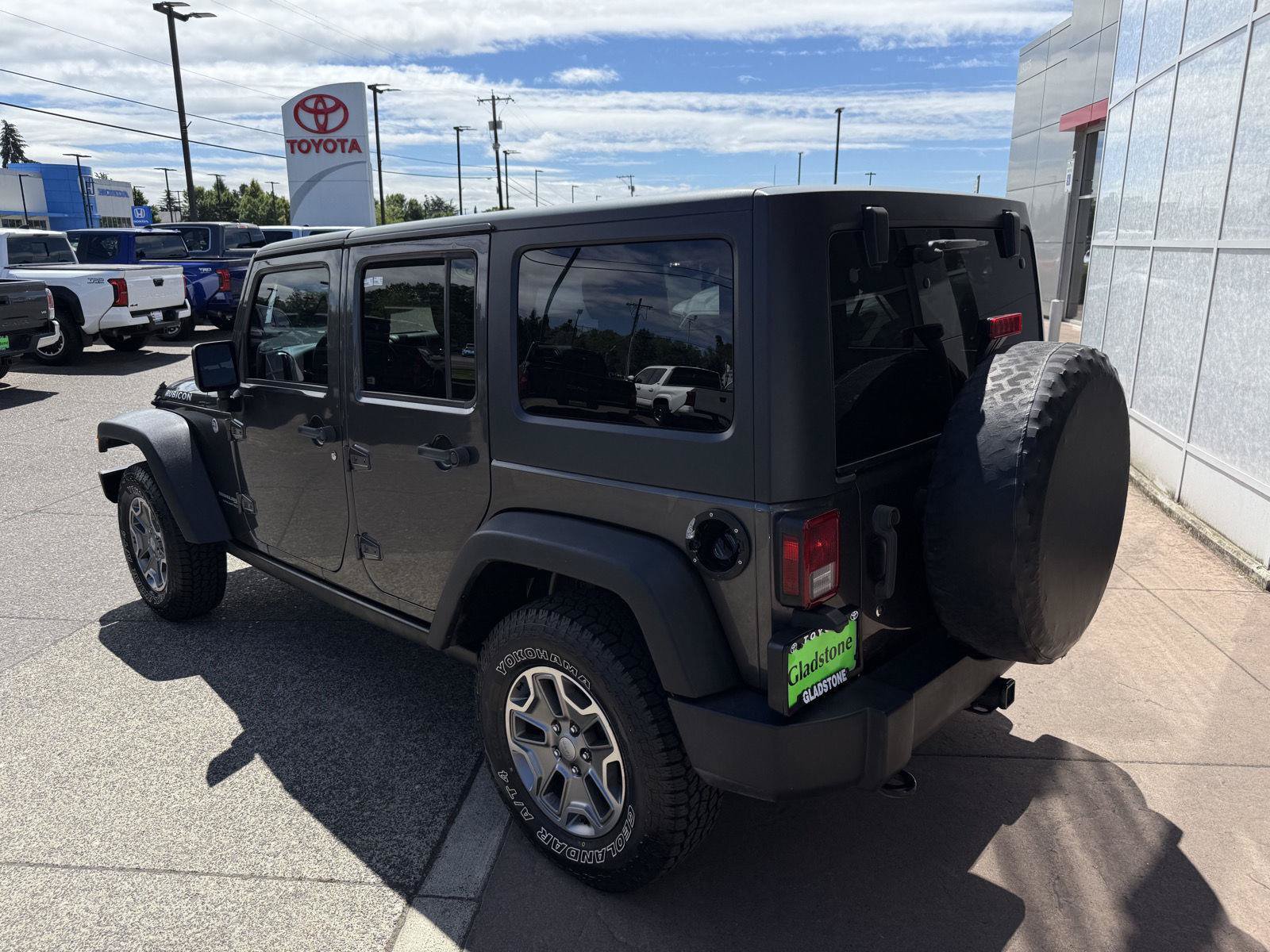 Used 2018 Jeep Wrangler Unlimited Rubicon w/ Connectivity Group AWD/4WD image 4