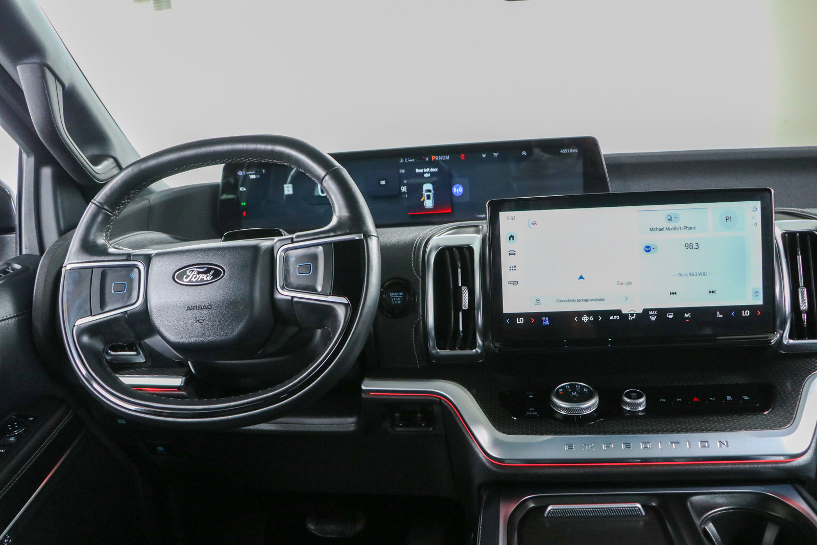 Used 2025 Ford Expedition Platinum w/ Stealth Appearance Package AWD/4WD image 18