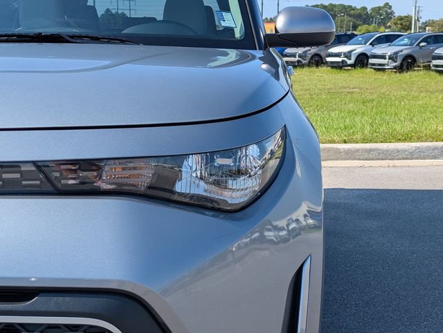 Used 2025 Kia Soul LX w/ LX Technology Package FWD image 12