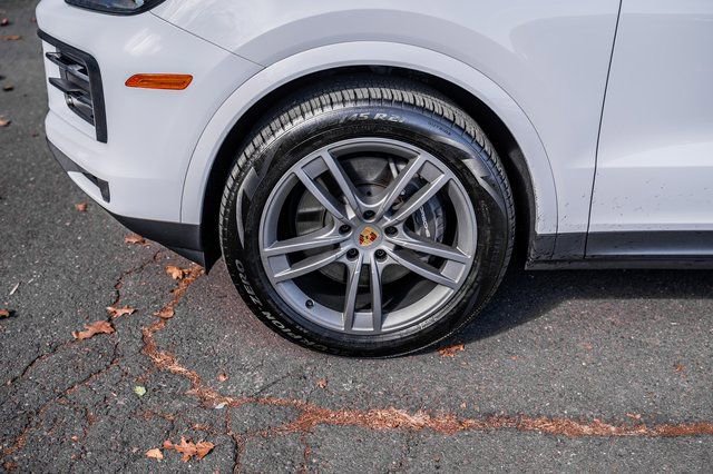Used 2024 Porsche Cayenne image 12