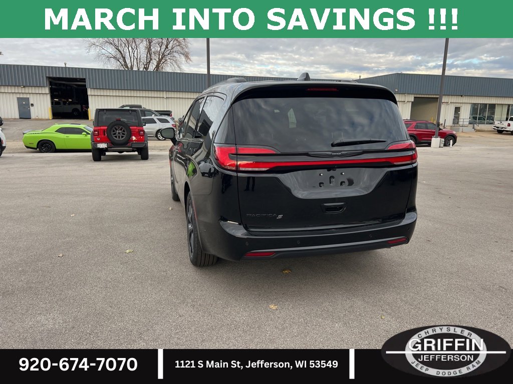 New 2026 Chrysler Pacifica Select w/ S Appearance Package image 10