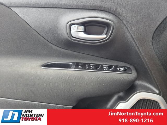 Used 2021 Jeep Renegade Latitude w/ Convenience Group AWD/4WD image 26