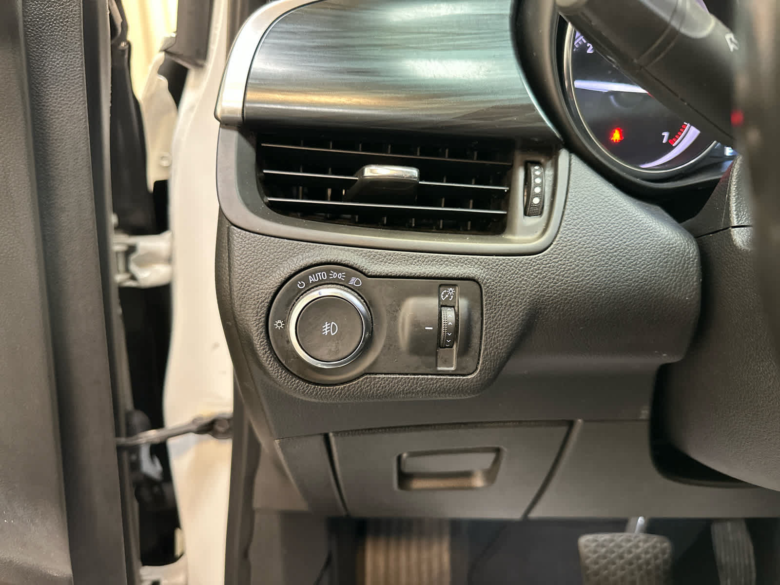Used 2020 Buick Envision Essence FWD image 22