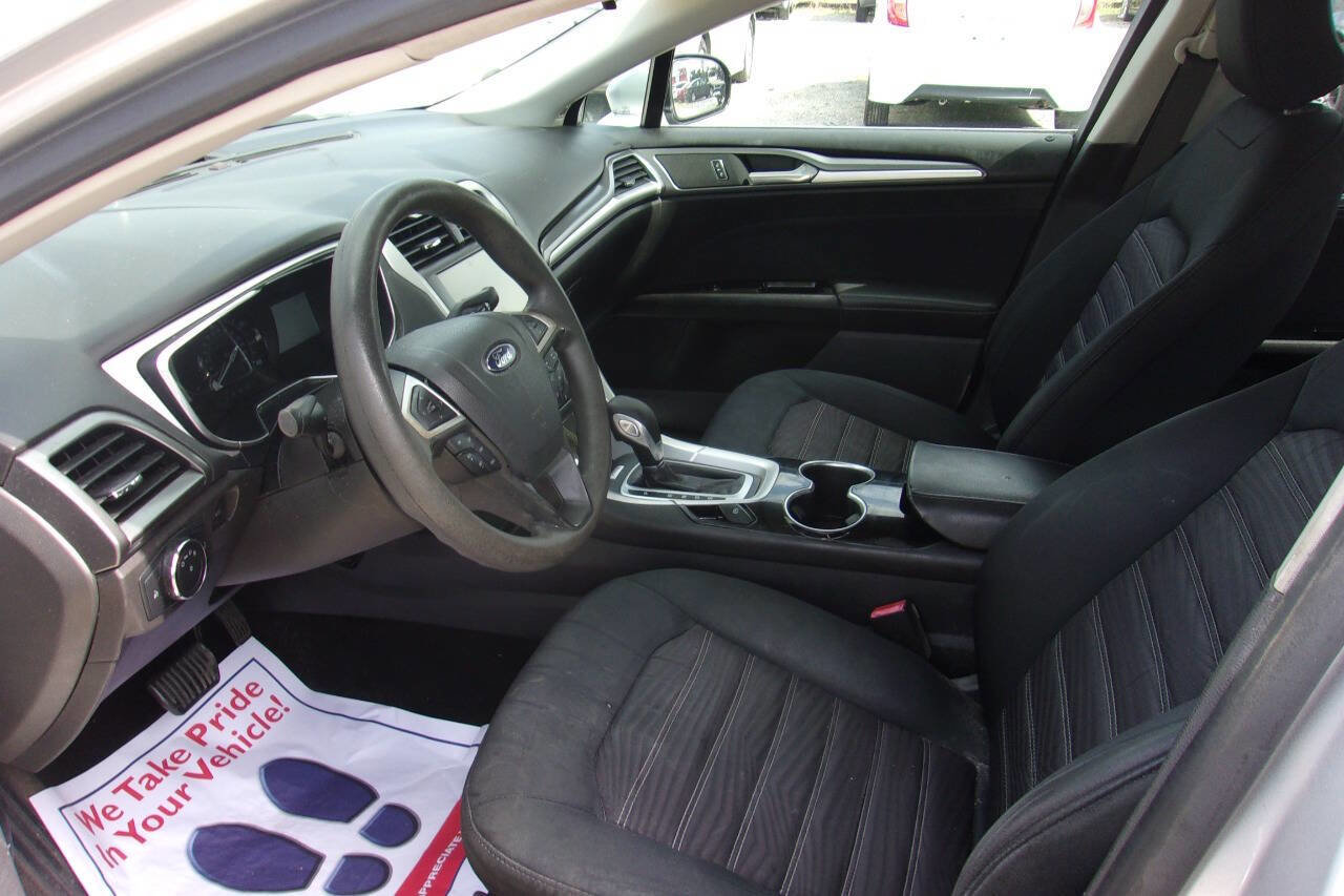 Used 2016 Ford Fusion SE image 10