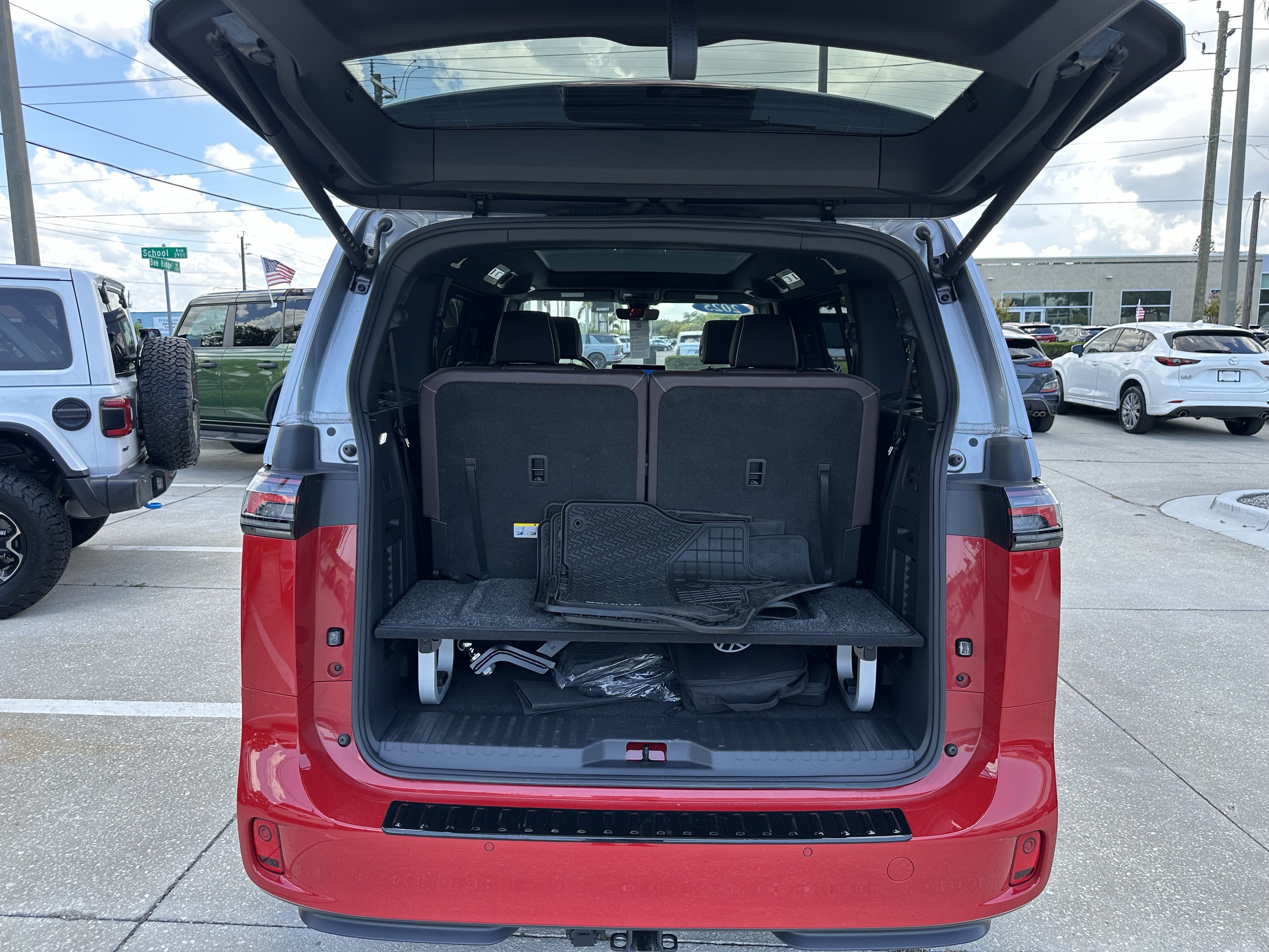 Certified 2025 Volkswagen ID. Buzz Pro S Plus AWD/4WD image 6