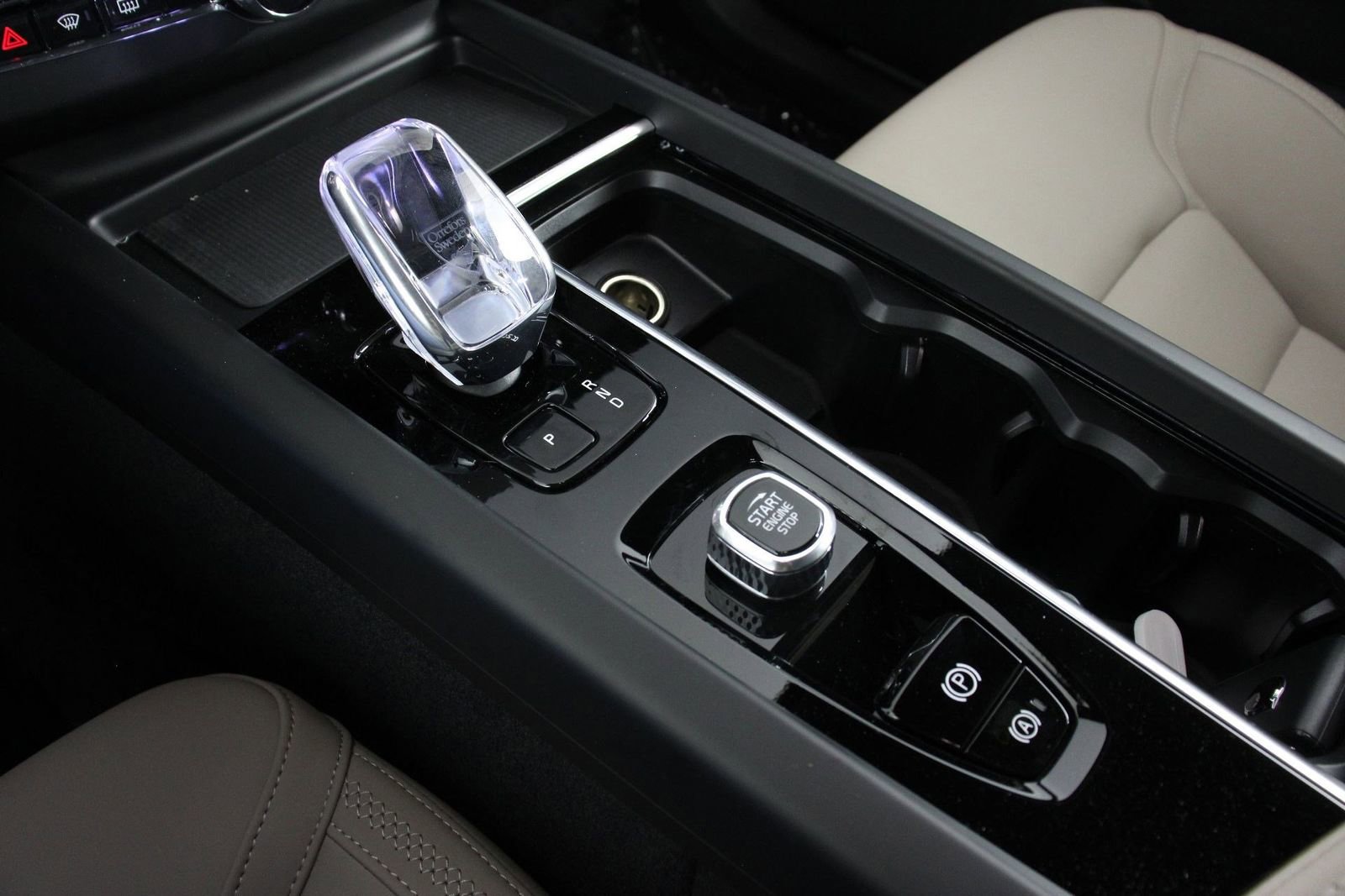 New 2026 Volvo XC60 T8 Plus w/ Protection Package Premier image 7