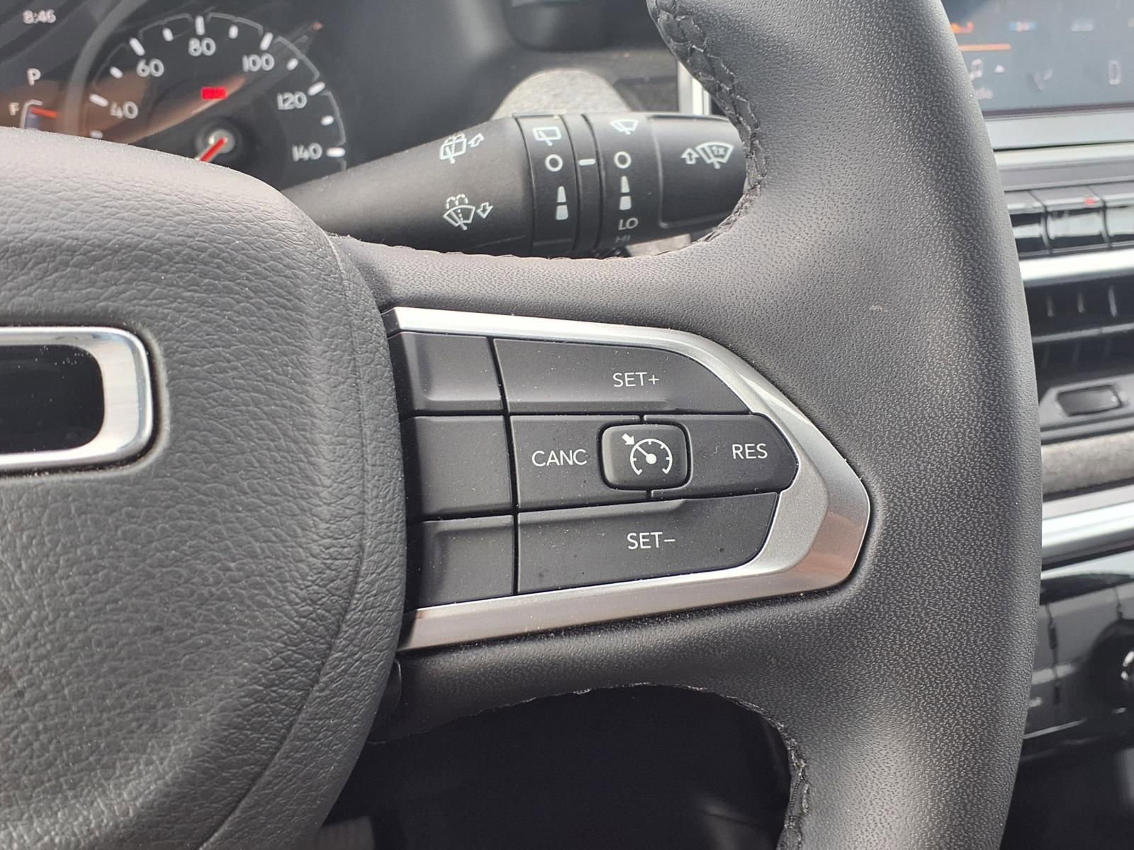 Used 2025 Jeep Compass Latitude image 15