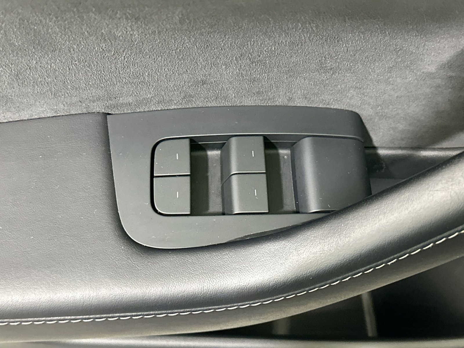 Used 2023 Tesla Model 3 Standard Range image 16