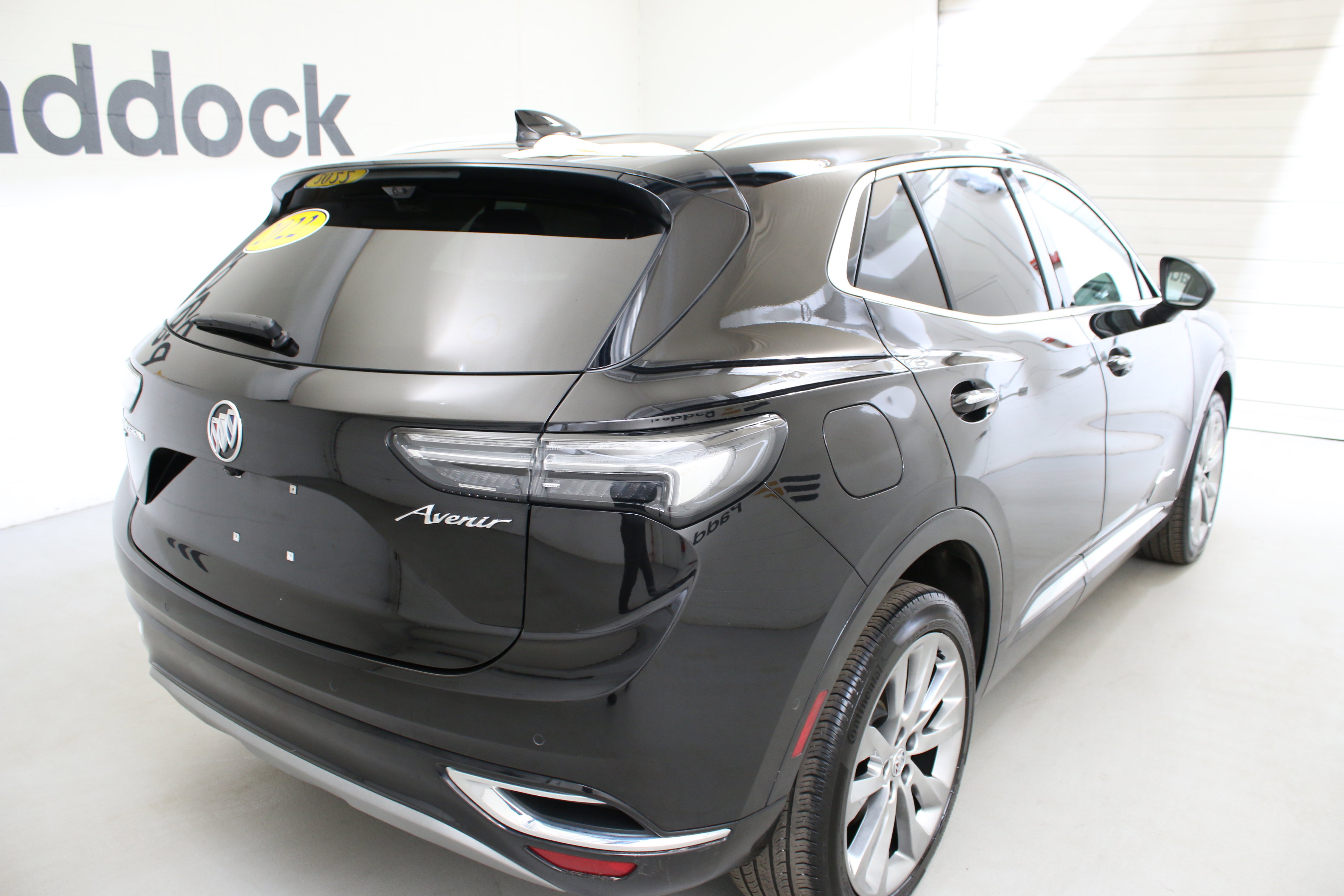 Used 2022 Buick Envision Avenir w/ Technology Package II image 9