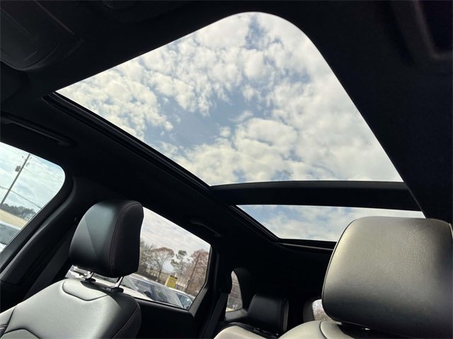 Used 2021 Ford Edge ST-Line image 19