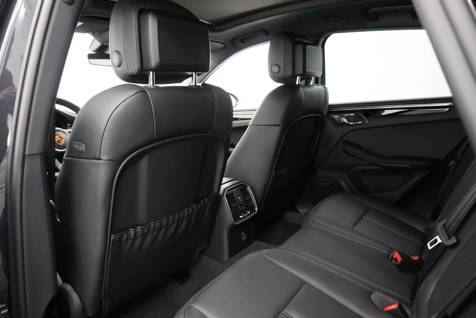 New 2026 Porsche Macan AWD/4WD image 12