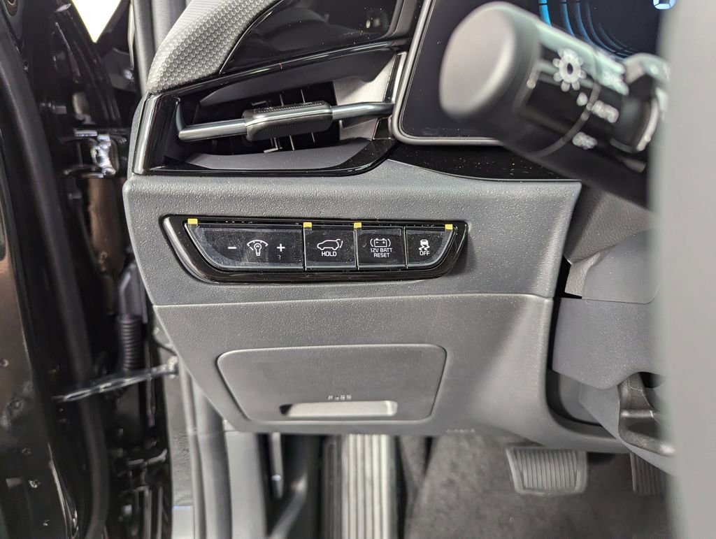 New 2025 Kia Niro SX image 19