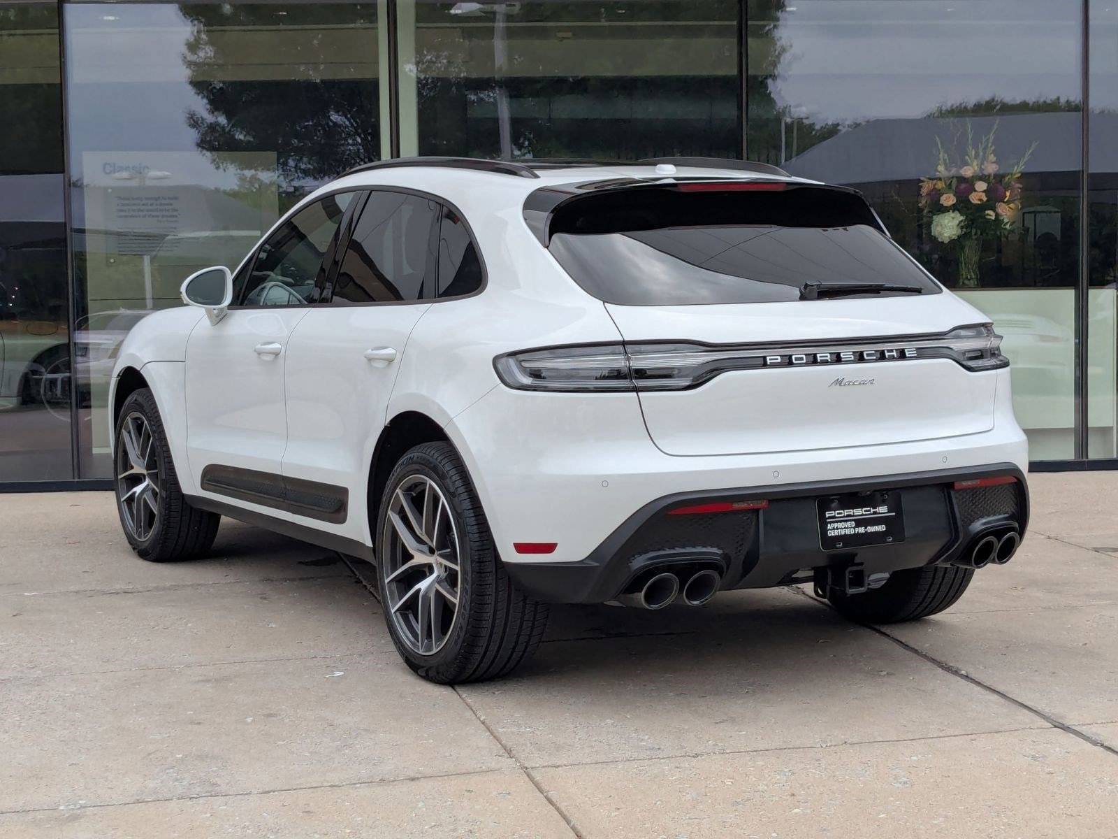 Certified 2026 Porsche Macan AWD/4WD image 3