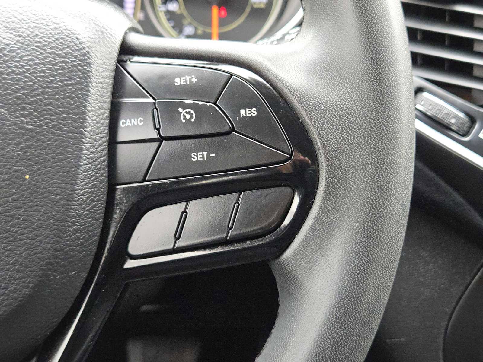 Used 2020 Jeep Cherokee Latitude Plus image 23