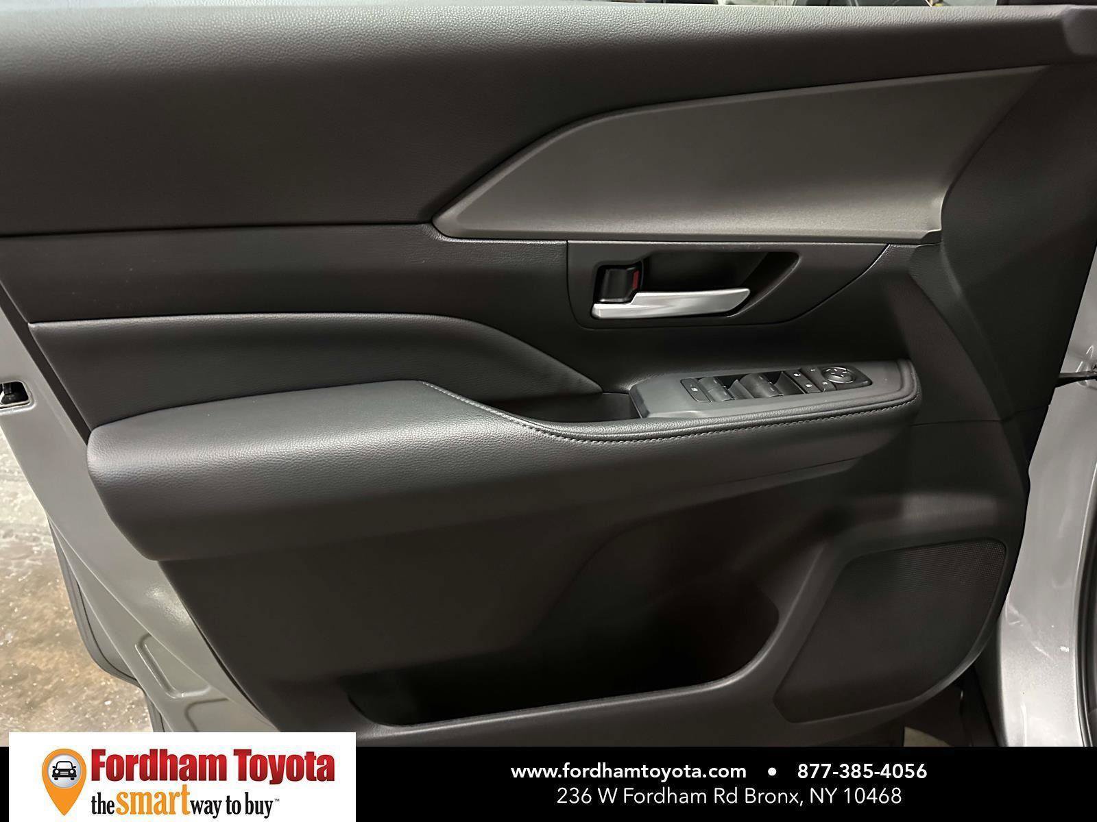 Certified 2025 Toyota Grand Highlander AWD image 35