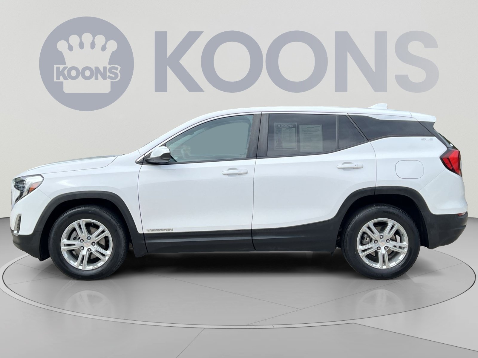 Used 2021 GMC Terrain SLE FWD image 2