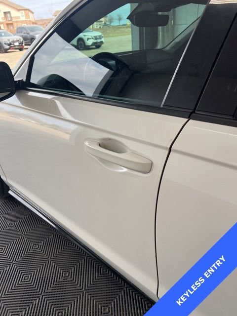 Used 2023 Honda Accord Touring image 3