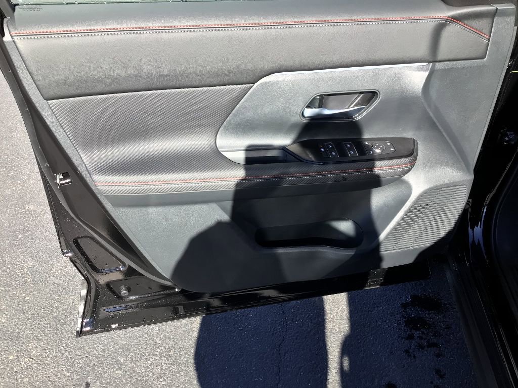 New 2026 Nissan Kicks SR w/ Cold Weather Package image 9