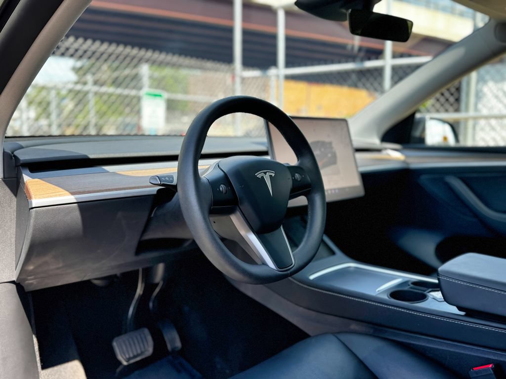 Used 2024 Tesla Model Y Long Range RWD image 38