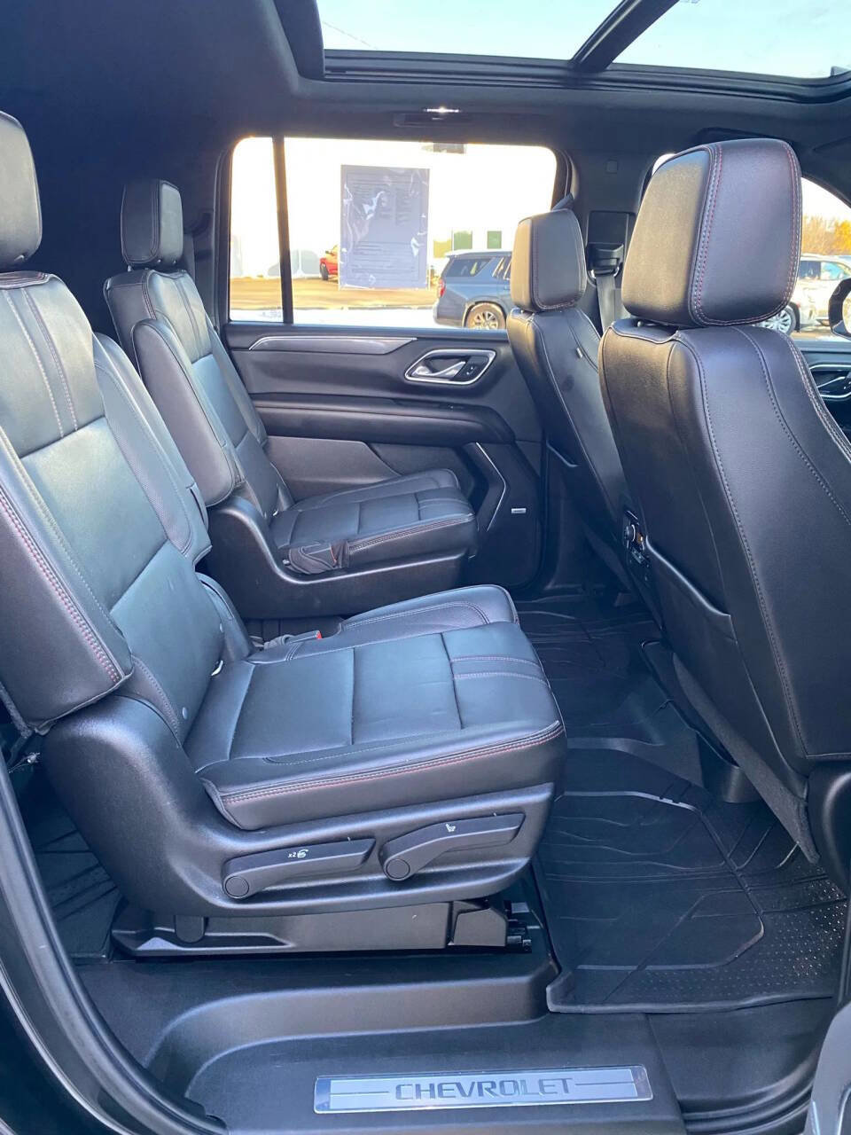 Used 2021 Chevrolet Suburban RST w/ Luxury Package image 31