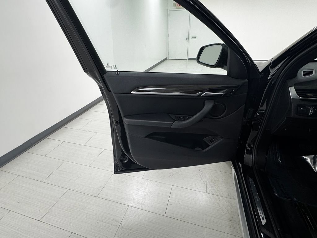 Used 2018 BMW X1 xDrive28i w/ Convenience Package image 9