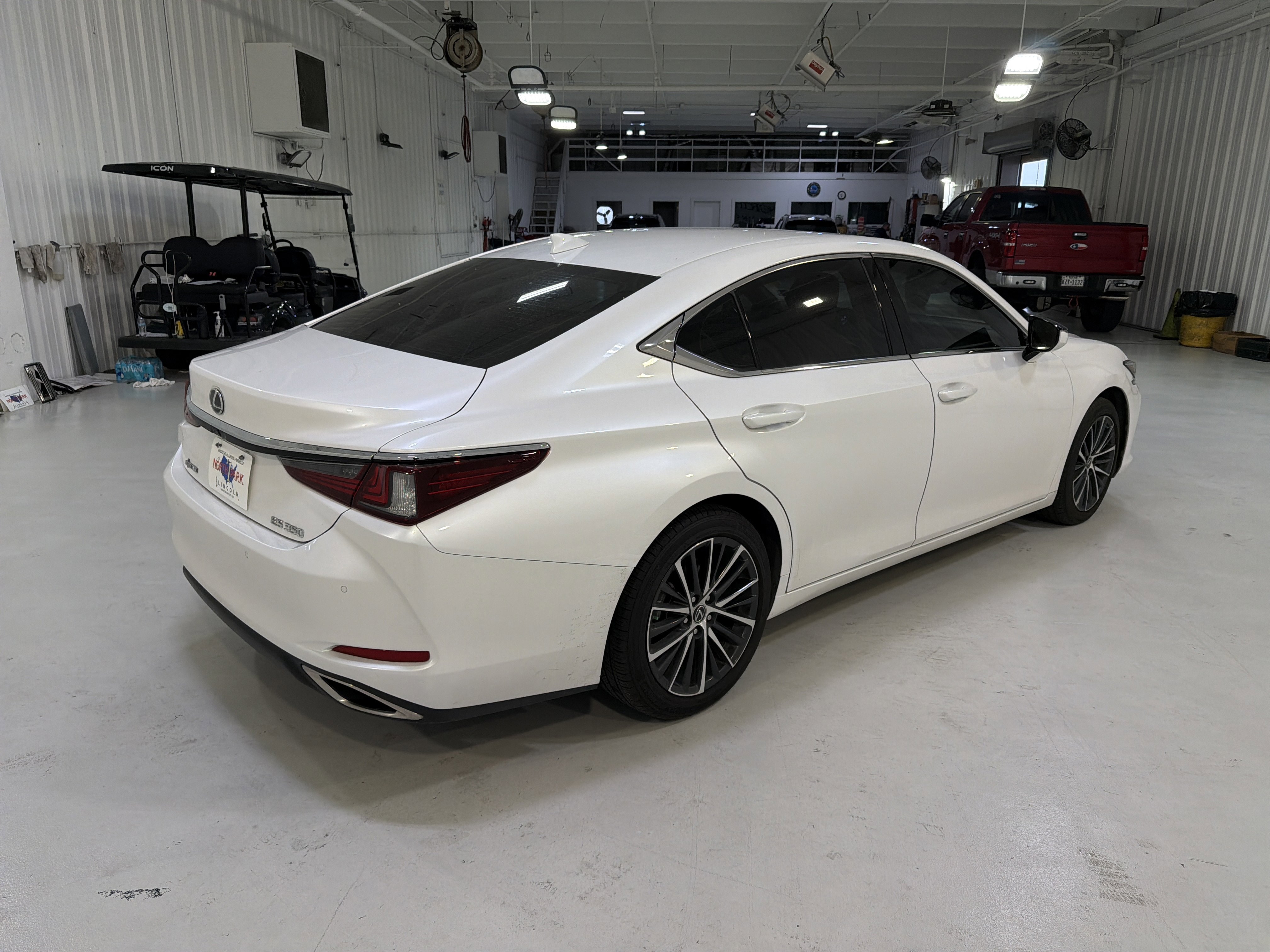 Used 2025 Lexus ES 350 w/ Premium Package FWD image 5
