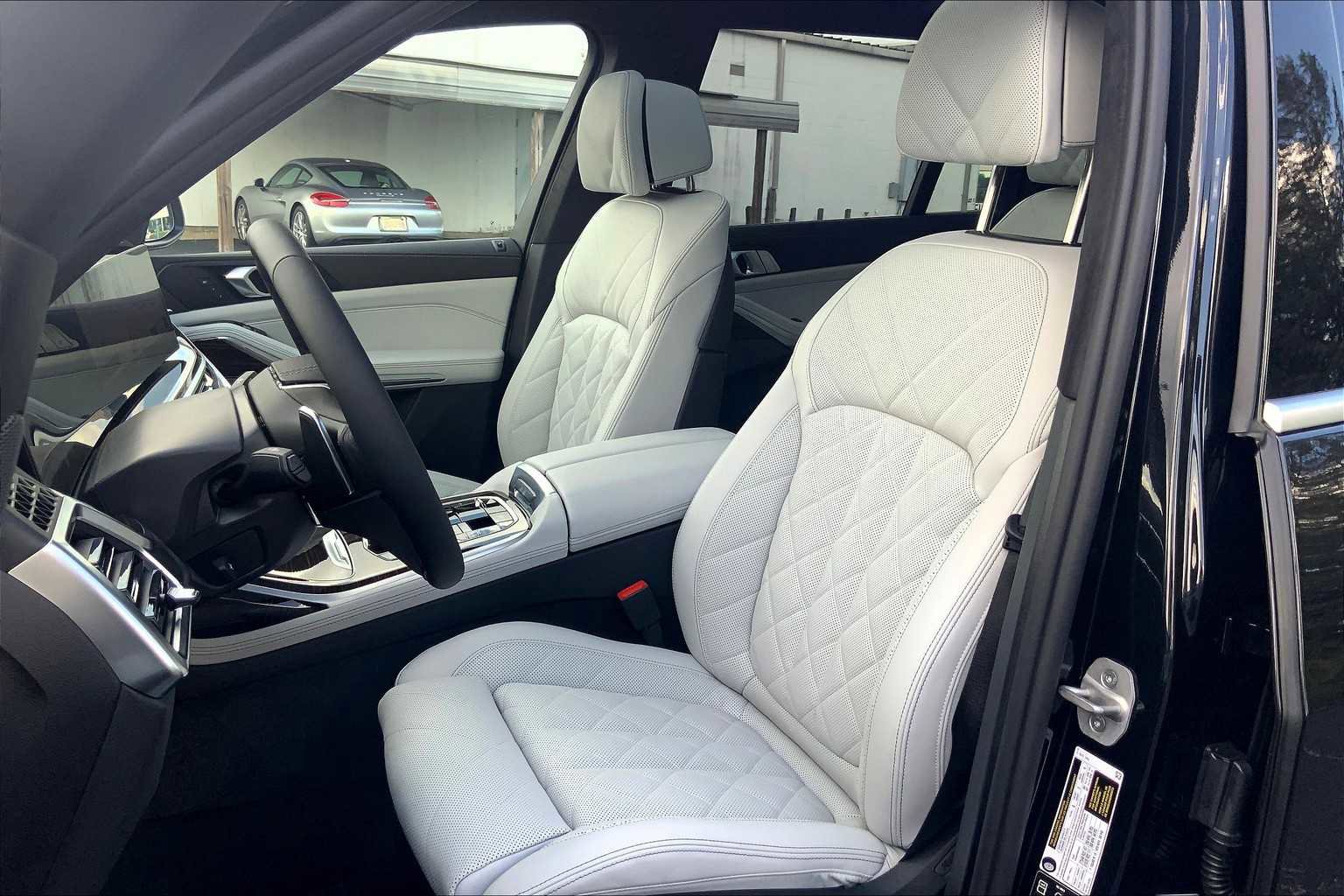 New 2026 BMW X7 xDrive40i w/ Premium Package image 9