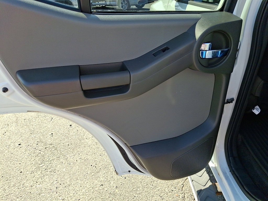 Used 2014 Nissan Xterra S AWD/4WD image 19