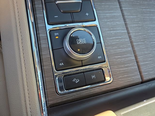 Used 2022 Ford Expedition Limited image 24