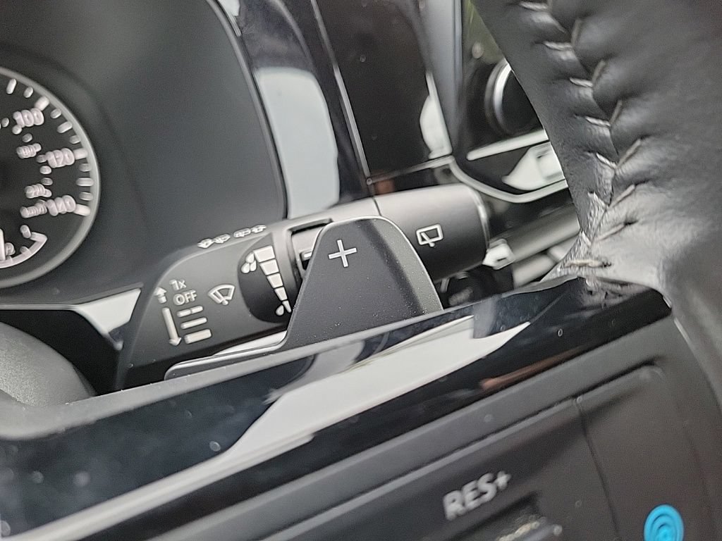Used 2025 Nissan Pathfinder SL AWD/4WD image 24