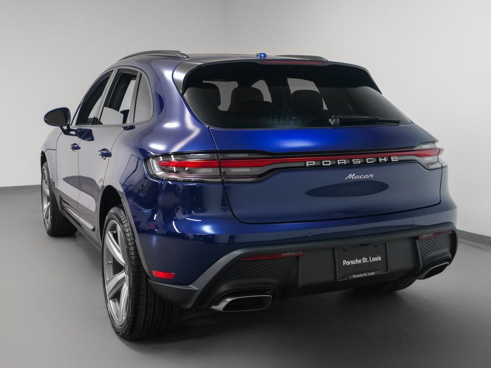 Used 2025 Porsche Macan image 3