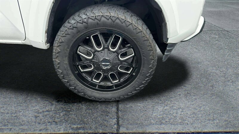 Used 2016 Toyota Tacoma SR5 w/ SR5 Appearance Package (SN) RWD image 26