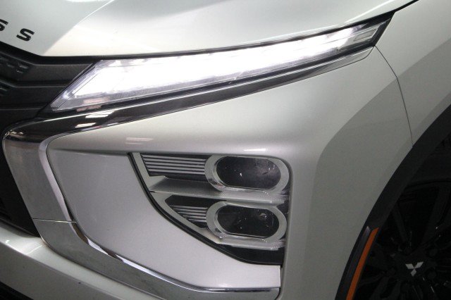 Used 2023 Mitsubishi Eclipse Cross LE image 2