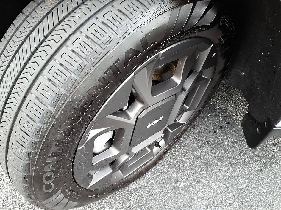 Used 2025 Kia Carnival EX FWD image 10