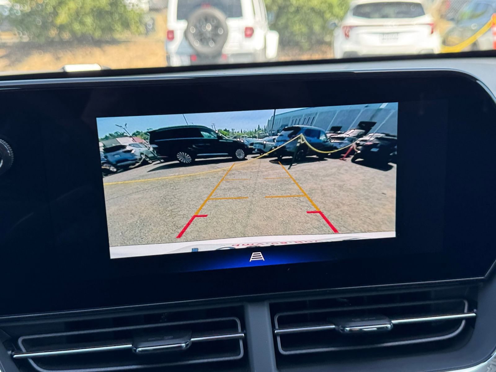 Used 2025 Chevrolet Trax LT image 22