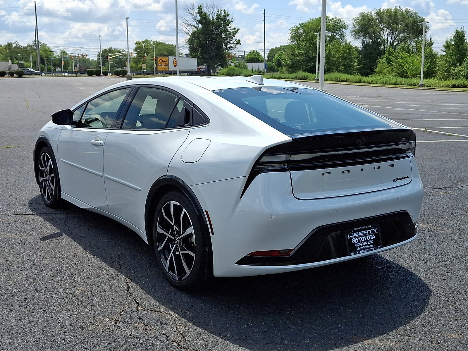 Used 2024 Toyota Prius Prime FWD image 4