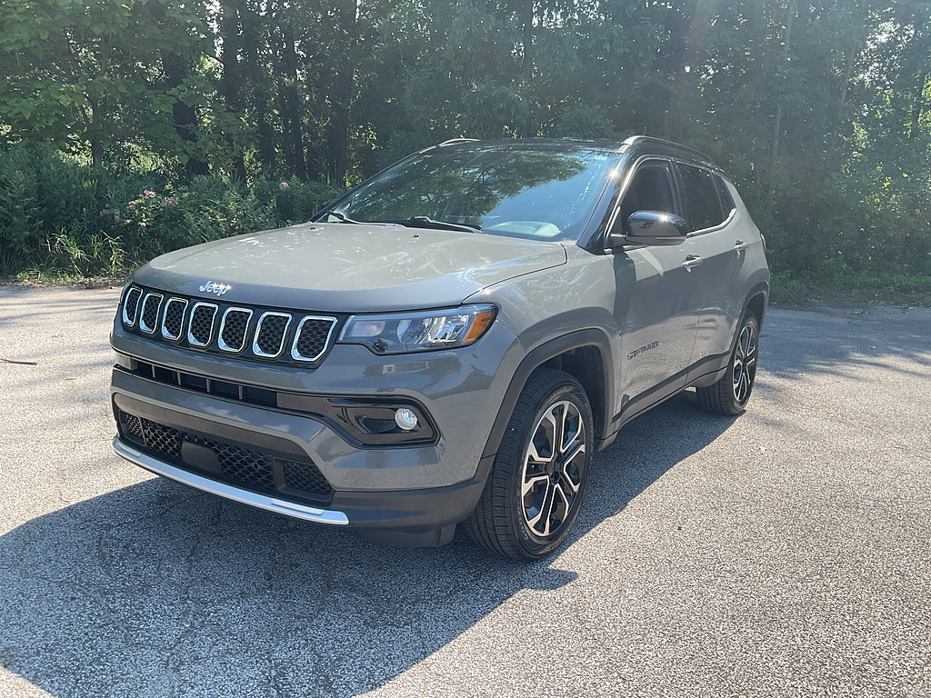 Used 2023 Jeep Compass Limited AWD/4WD image 3