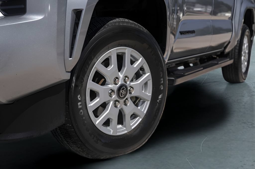 Used 2024 Toyota Tacoma SR5 AWD/4WD image 4