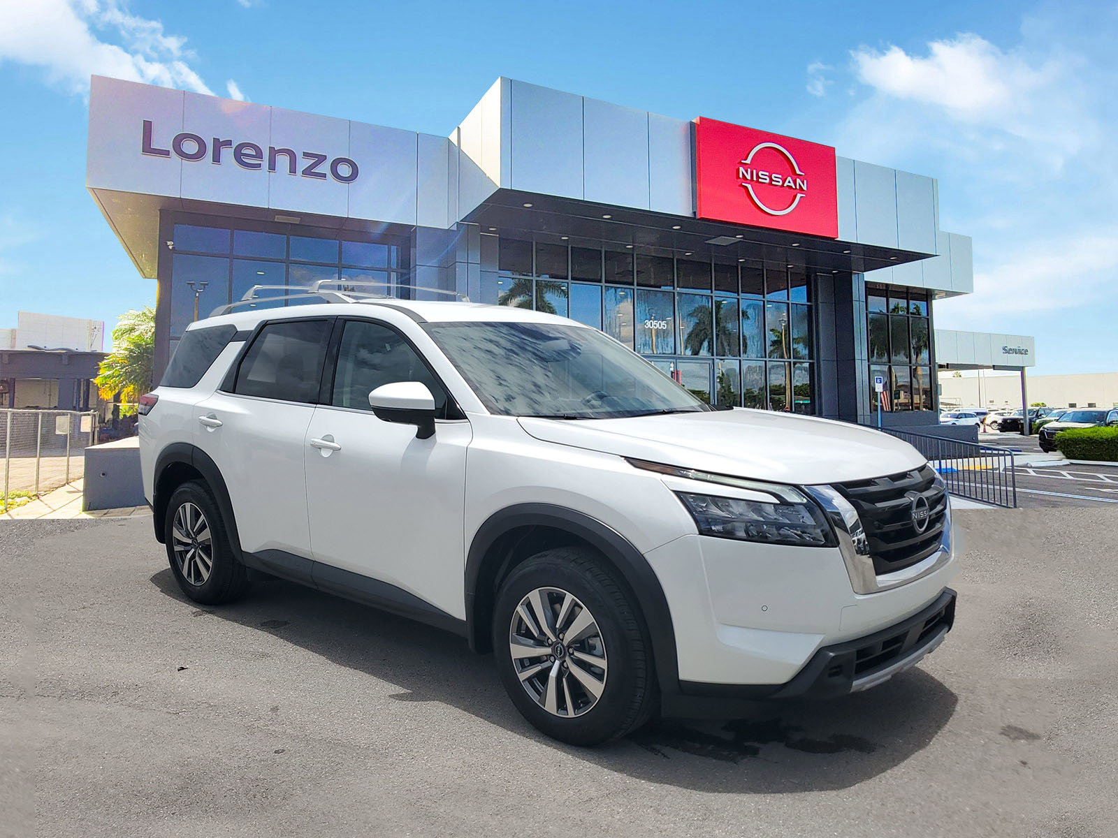 Certified 2025 Nissan Pathfinder SL image 3