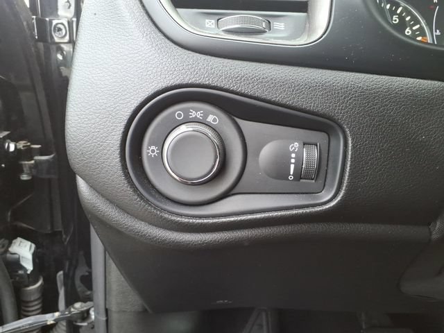 Certified 2023 Jeep Renegade Latitude AWD/4WD image 15