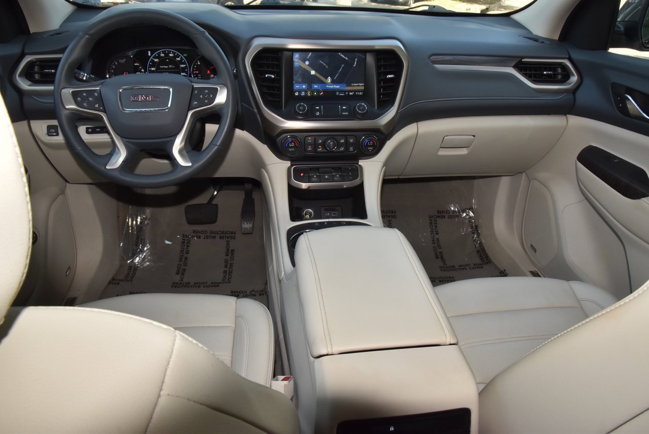 Used 2023 GMC Acadia Denali w/ Denali Technology Package FWD image 17