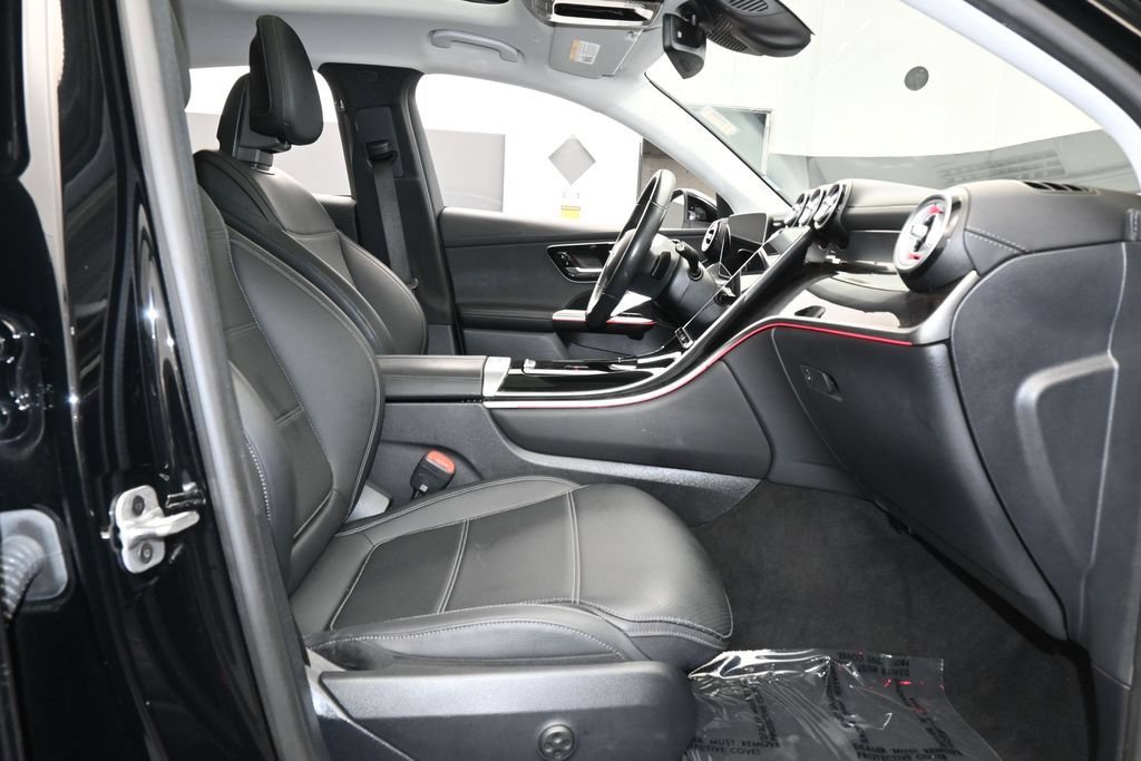 Used 2025 Mercedes-Benz GLC 300 4MATIC image 45