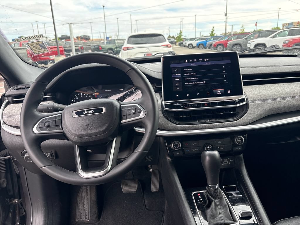 Used 2024 Jeep Compass Latitude AWD/4WD image 13