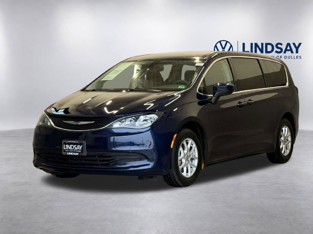 Used 2017 Chrysler Pacifica Touring FWD image 3