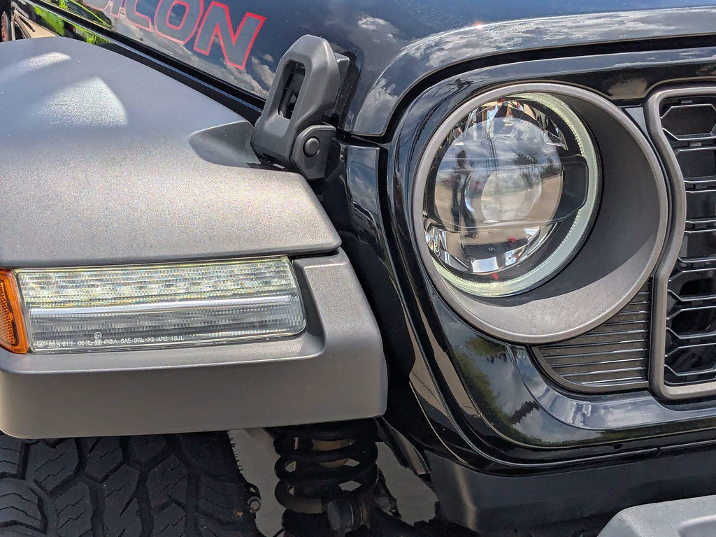 Used 2024 Jeep Wrangler Unlimited Rubicon AWD/4WD image 9