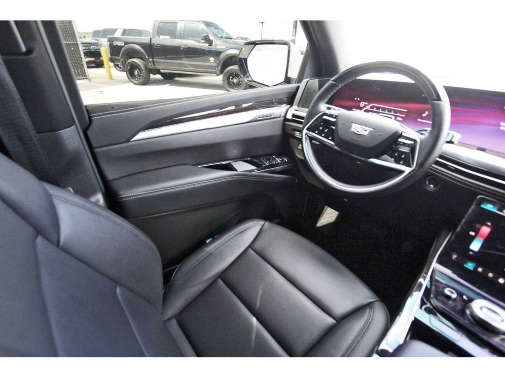 Certified 2025 Cadillac Escalade Luxury RWD image 8