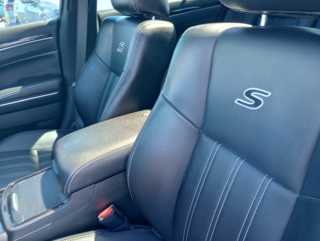 Used 2018 Chrysler 300 S w/ 300S Premium Group RWD image 23