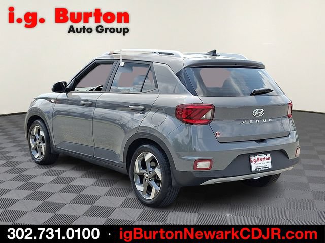 Used 2022 Hyundai Venue SEL FWD image 4