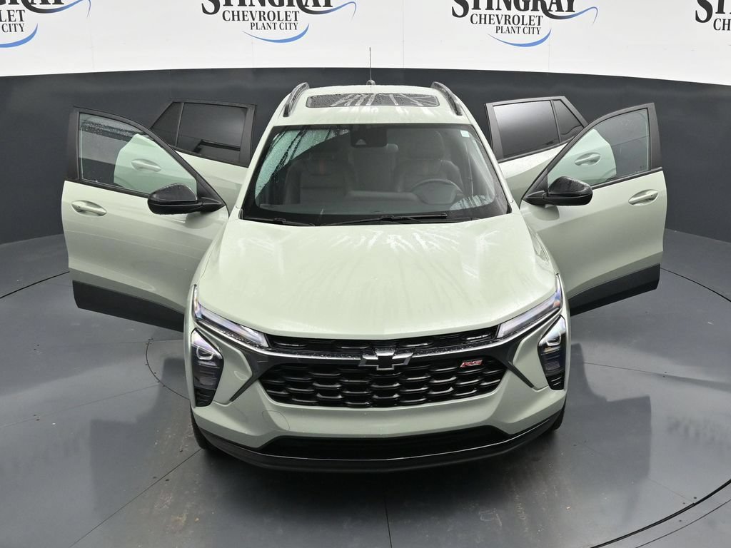 Used 2024 Chevrolet Trax RS w/ Sunroof Package FWD image 34
